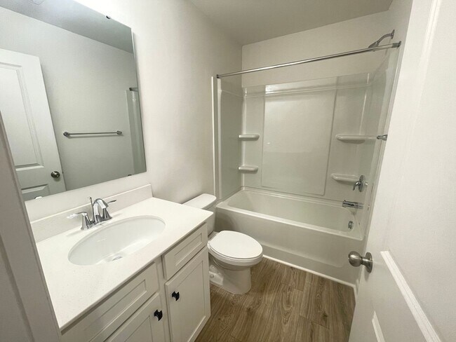 Building Photo - Charming 3-Bedroom Townhome Near Jack Alexander Blvd - APRIL MOVE IN SPECIAL