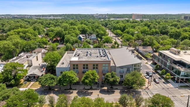 Building Photo - 1601 E Cesar Chavez St