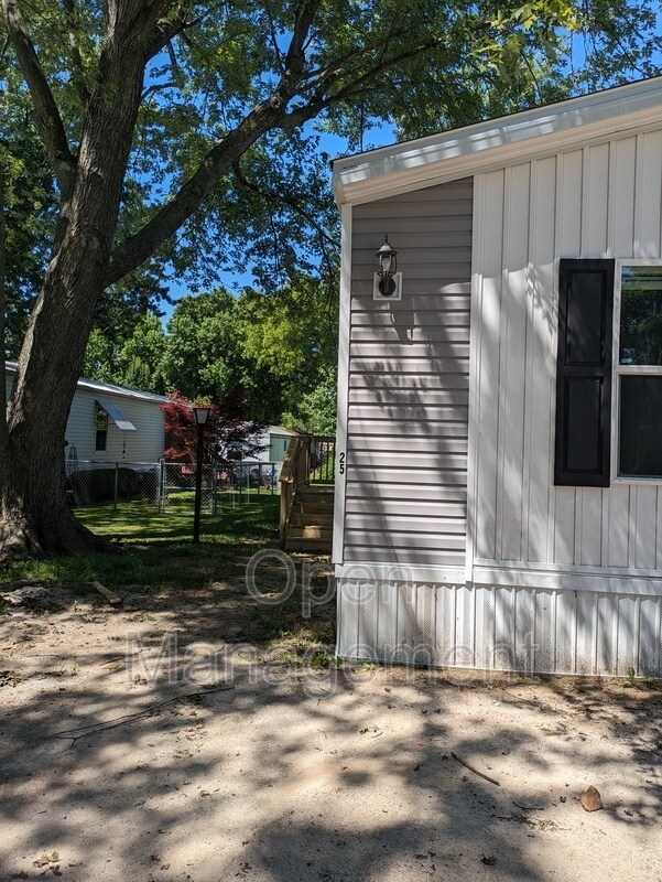 Building Photo - 4950 W Farm Rd 156