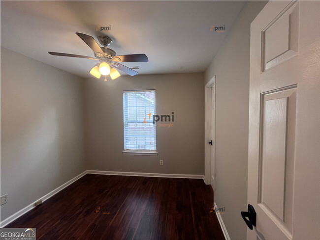 Building Photo - 529 N Fairfield Dr