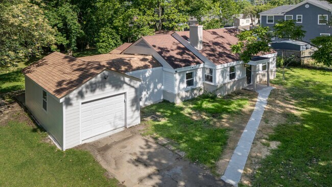Building Photo - 3412 Southmont Dr