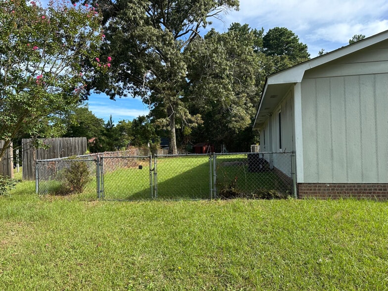 Building Photo - 3301 Rhodhiss Ct