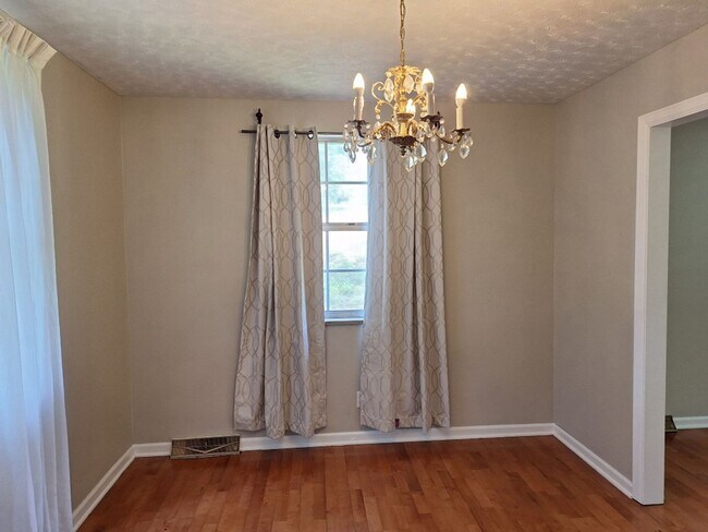 Building Photo - Basement Rancher located in Farragut