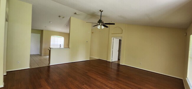 Building Photo - 6122 NW E Deville Cir