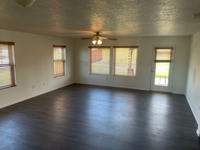 Building Photo - Corner Lot House in Bayfield 3bd/2ba