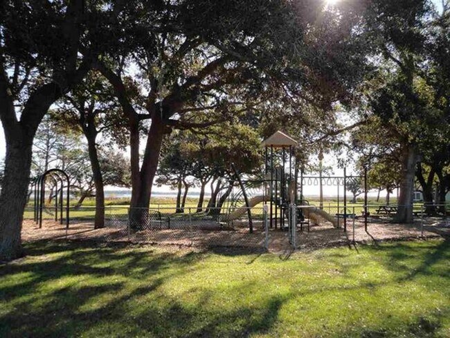 Building Photo - 1010 San Remo Rd