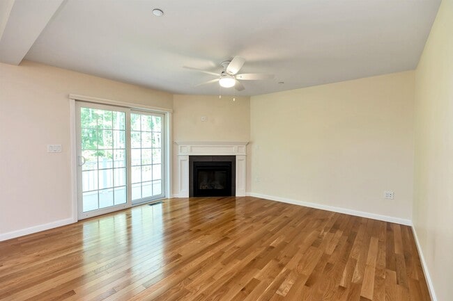 Building Photo - 240 Knollwood Way