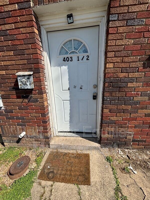 Building Photo - 403 1/2 W Wheeling St