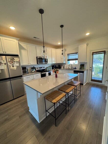 Building Photo - 443 Portsdale Dr