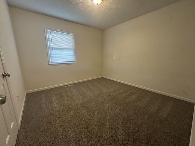 Building Photo - Northeast Raleigh 3 bedroom gem!