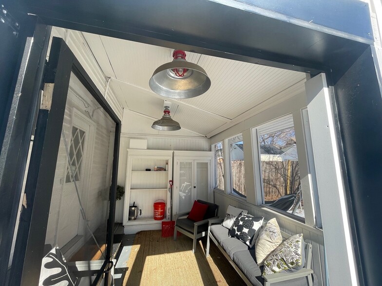 Building Photo - 4453 York Ave S