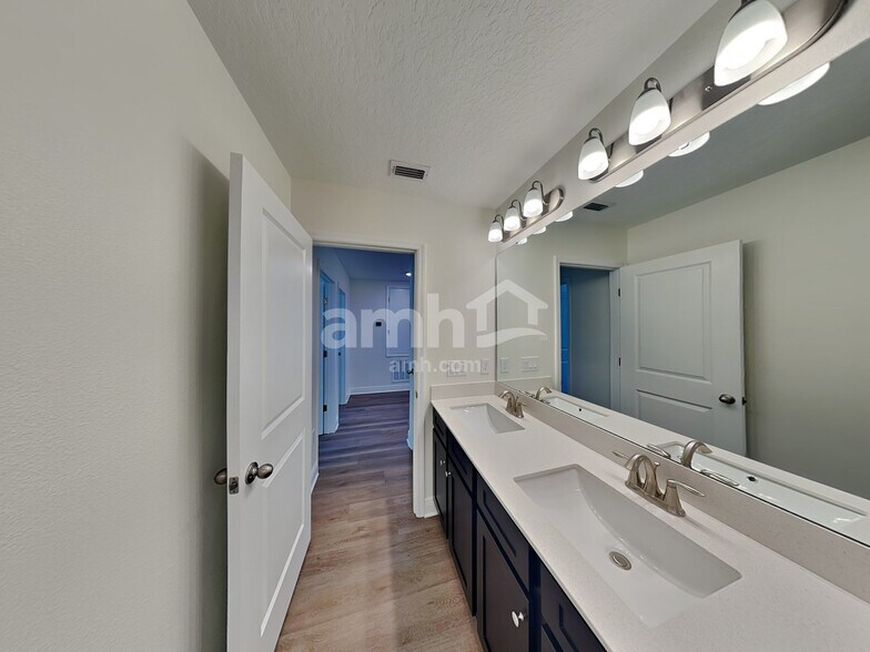 Building Photo - 954 Heavenly Dr