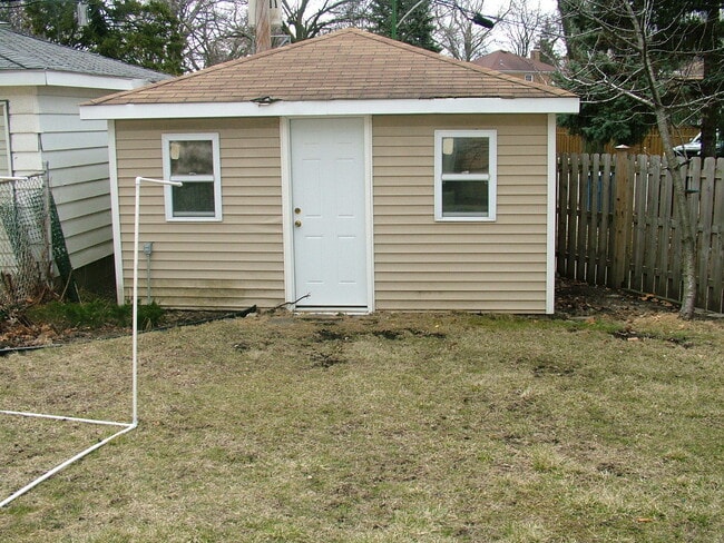 Building Photo - 5965 W Touhy Ave