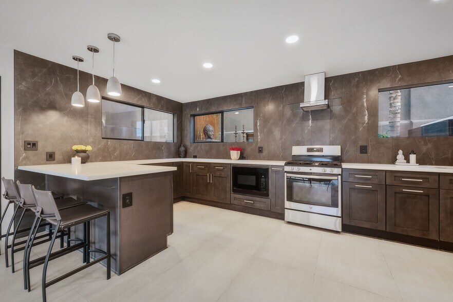 Building Photo - 3601 Dixie Canyon Pl