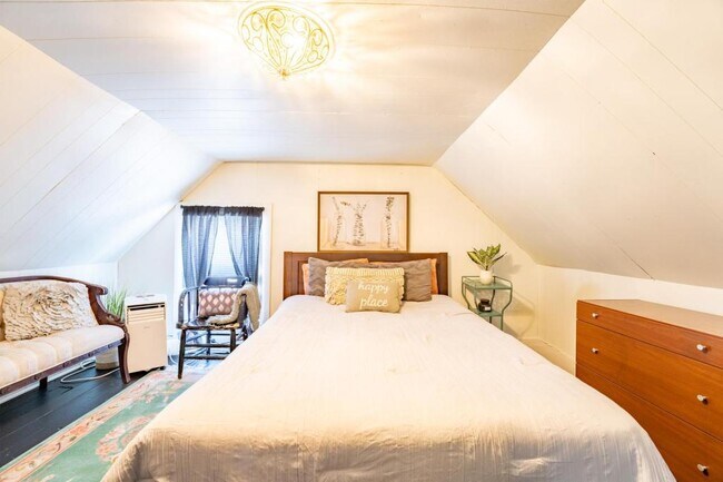 Building Photo - 714 E Jefferson St