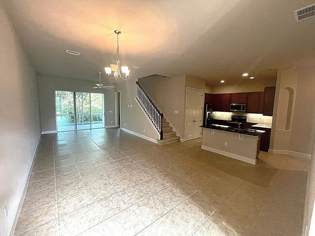 Building Photo - Beautiful 3 Bedroom 3 Bathroom home in Pla...