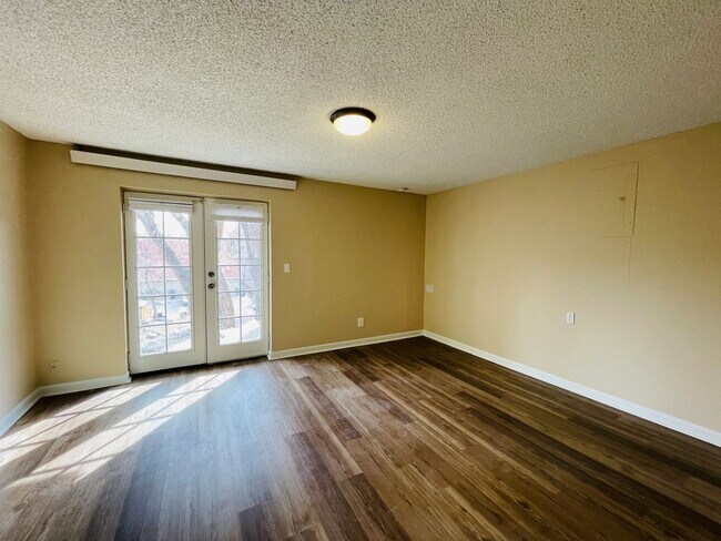 Building Photo - 4 Bedroom Town-home Near Downtown Golden A...