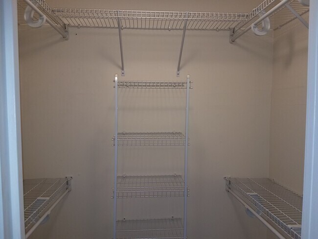 Building Photo - 100 S Berkley Sq