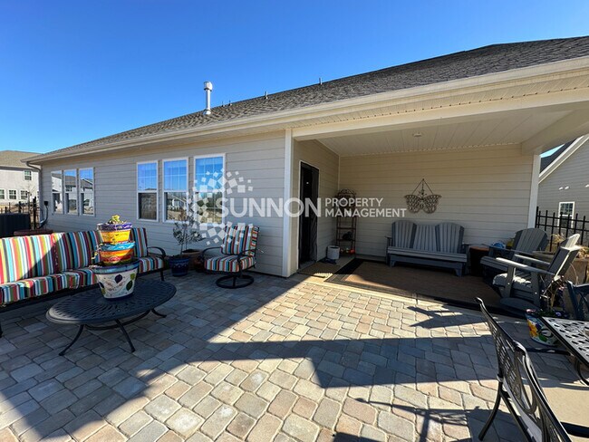 Building Photo - Gorgeous 3 Bed 3 Bath Home in Huntersville