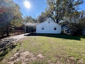 Building Photo - Beautiful Family Starter Home