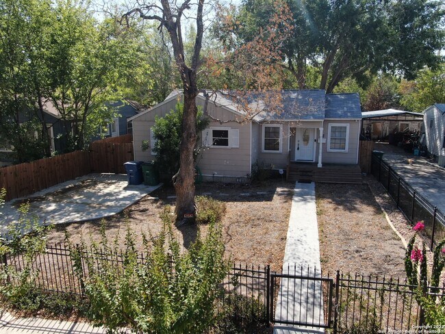 Primary Photo - 414 Elmwood Dr