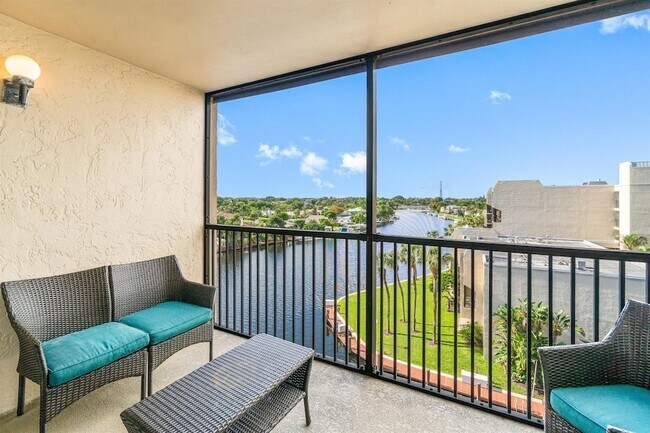 Building Photo - 15 Royal Palm Way