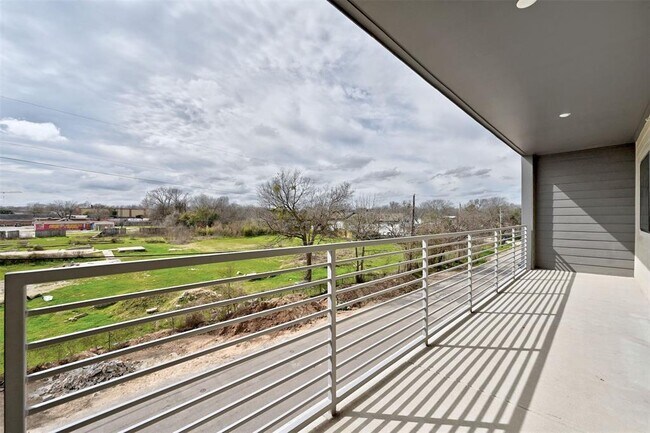 Building Photo - 100 Mockingbird Ln W