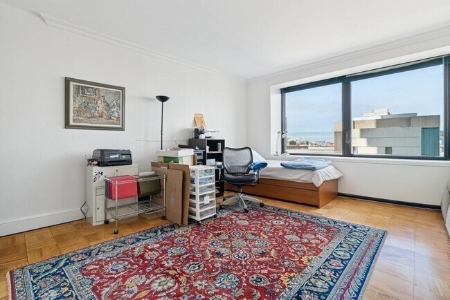 Building Photo - 65 E India Row