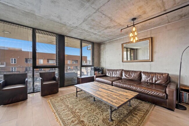 Building Photo - Chic Furnished Loft with Bay Views in the ...