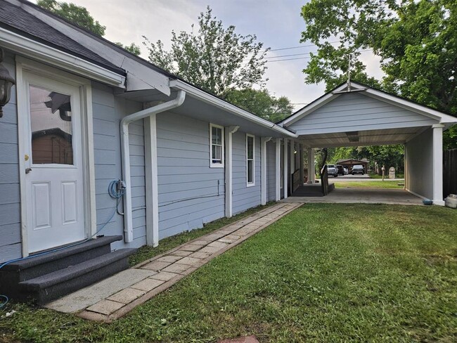 Building Photo - 7910 Carrie Ln