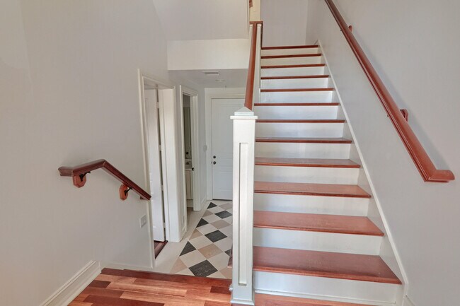 Building Photo - 343 Flamingo Dr