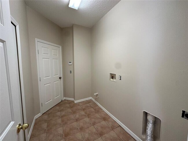 Building Photo - 8037 Moccasin Trail Dr