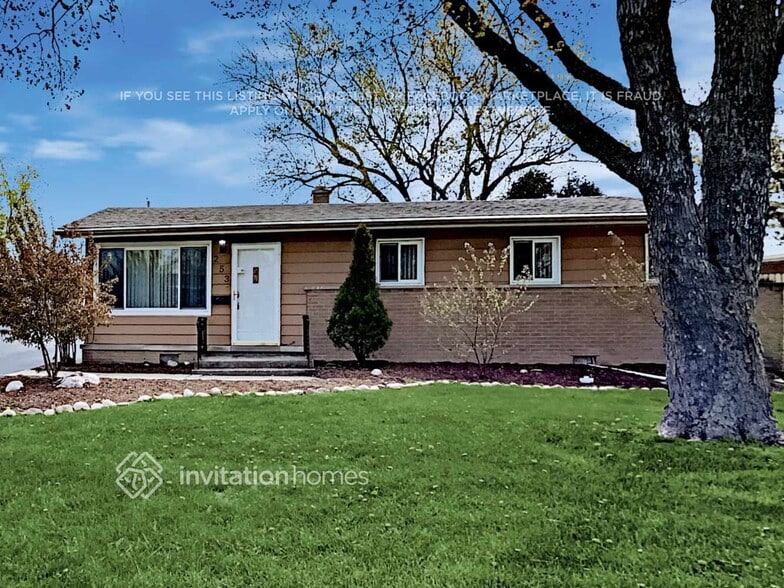 Primary Photo - 253 E La Porte Dr