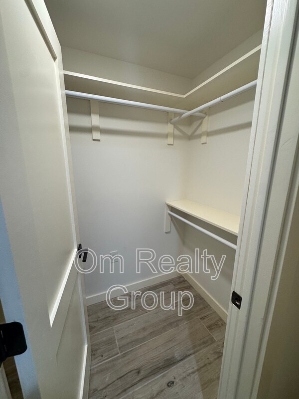 Building Photo - 3333 Calumet St
