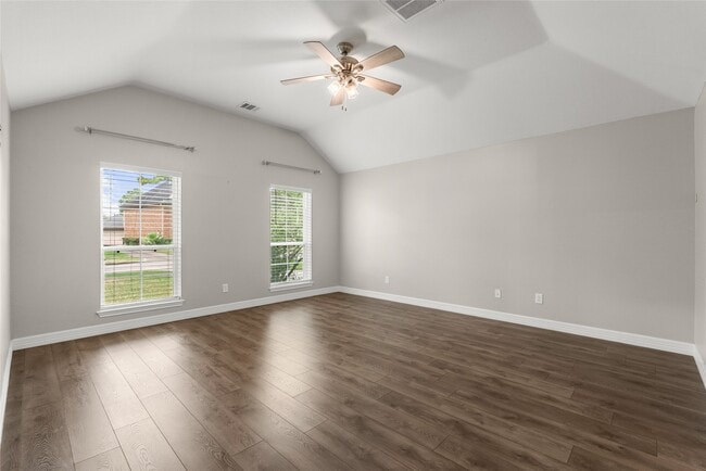 Building Photo - 2105 Murfield Dr
