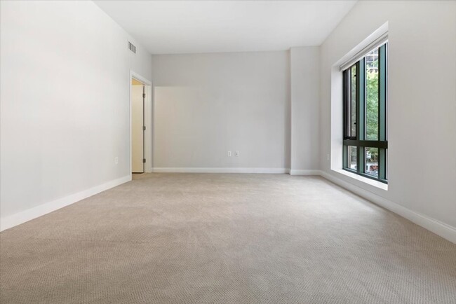 Building Photo - 24 Second St