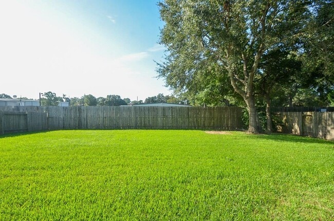 Building Photo - 5961 Whispering Lakes Dr