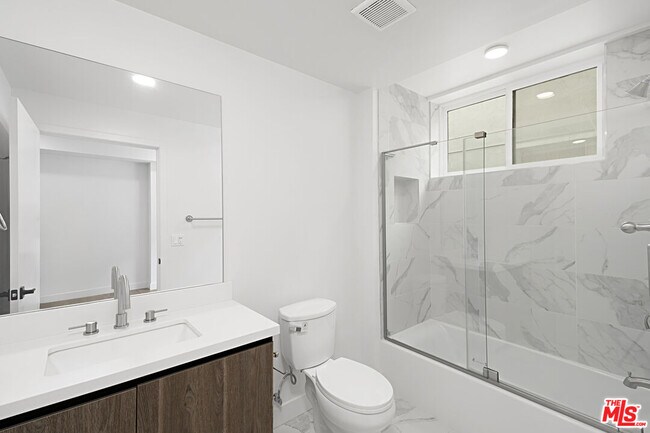 Building Photo - 6144 Whitsett Ave