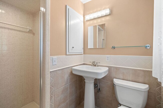 Building Photo - Move-In Special Available! Charming 3-Bedroom Home for Rent in Sango – Spacious Corner Lot