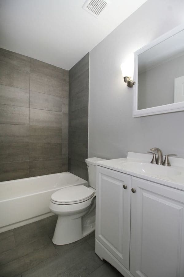 Building Photo - 1409 E Chicago St