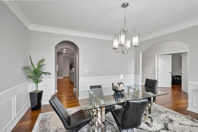 Building Photo - 188 Sweet Briar Dr