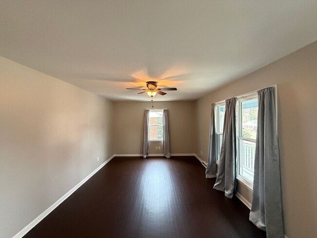 Building Photo - 213 Foxcroft Dr