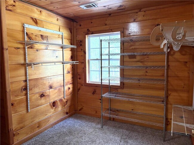 Building Photo - 368 White Pine Crossover