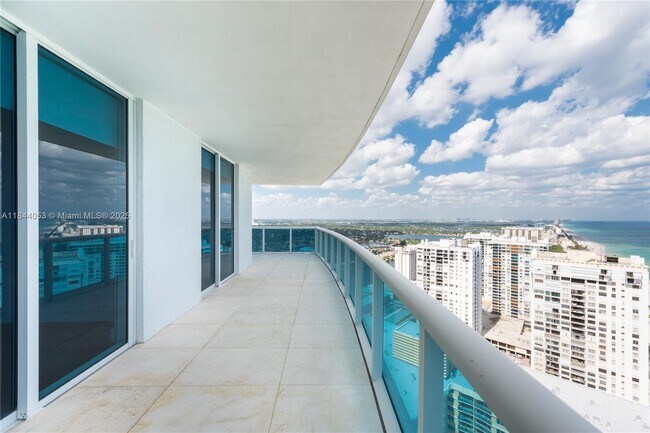 Building Photo - 2711 S Ocean Dr