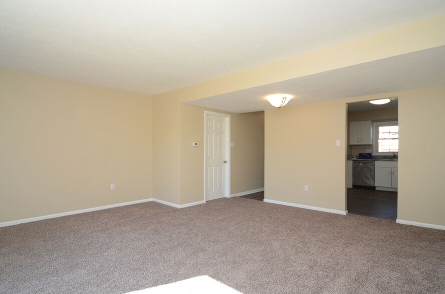 Building Photo - 121 Westfield Dr