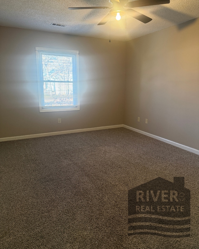 Building Photo - 212 Woodcastle Dr