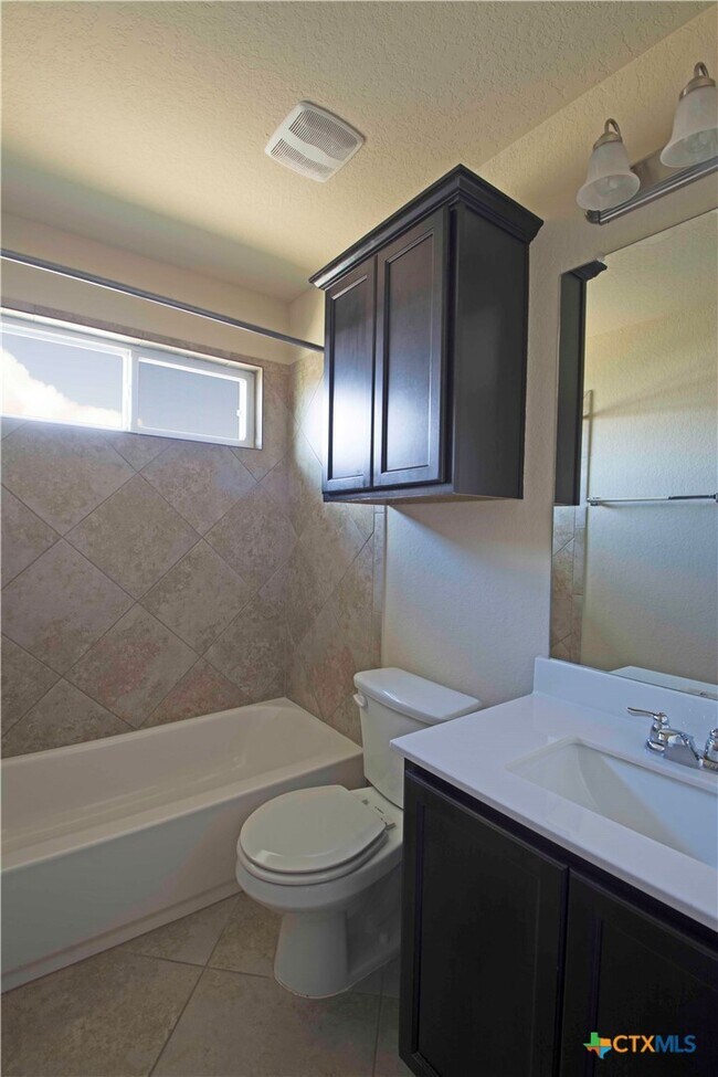 Building Photo - 864 Foxfire Dr