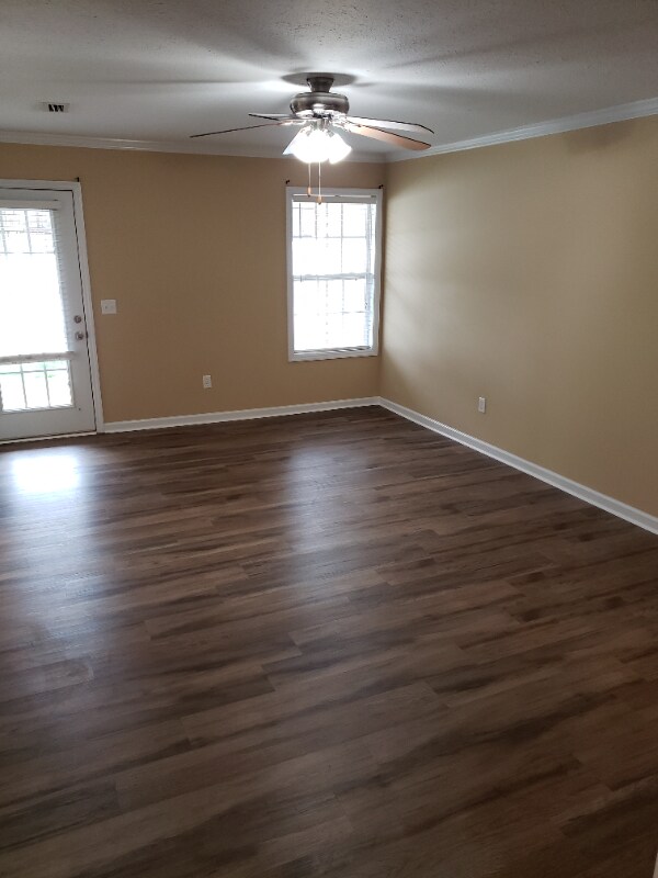 Building Photo - 120 Cody Dr