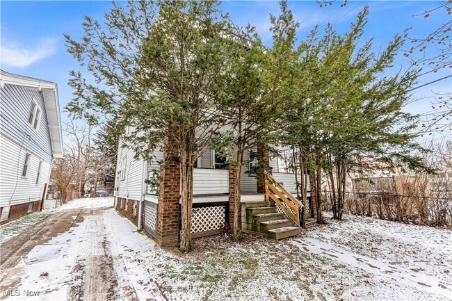 Building Photo - 11601 Headley Ave