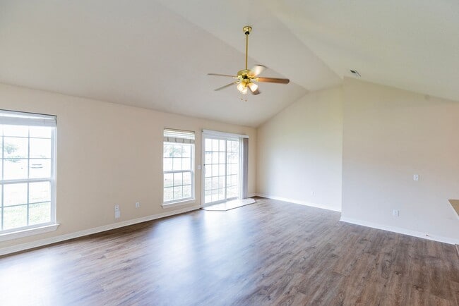 Building Photo - ***255 B ravenwood Blvd***